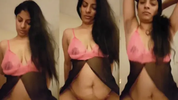 Tamil Beautiful Milf Aunty Fucking & Giving a Blowjob MMS Video
